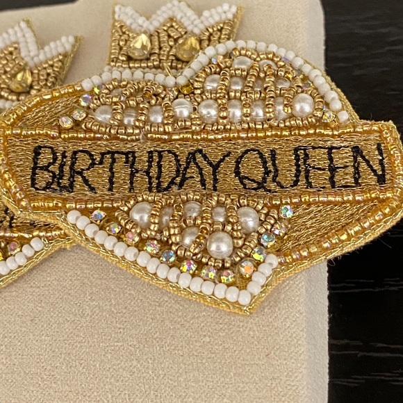 🎉❤️Beaded Iridescent Crystals Birthday Queen Earrings - Picture 1 of 2